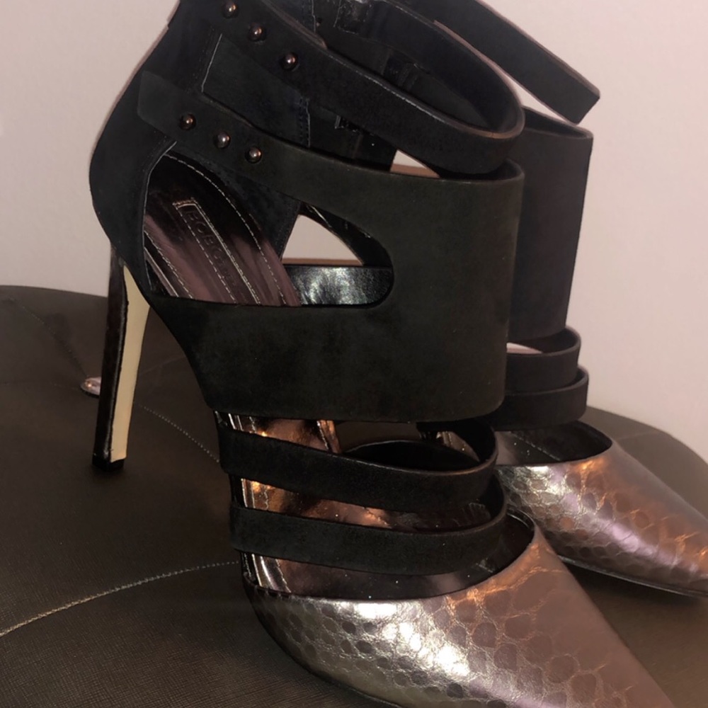 BCBGeneration Sz 10 Leather Cage Snake Print Pump